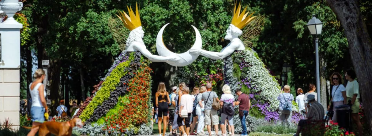  Uz PAKROJU! VASARAS Ziedu festivāls un ŠAUĻI! GARANTĒTS