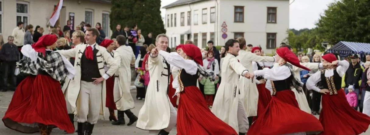 Gada notikums suitos - Miķeļa svētki Alsungā! Miķeļdienas gadatirgus, Cerību bura Jūrkalnē, Pasiekstes vējdzirnavas un brauciens ar mazbānīti Ventspilī  GARANTĒTS