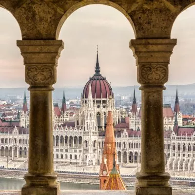 Trīs  galvaspilsētas :
Vīne,  Budapešta,  Bratislava,  vīnu degustācija, kuģītis pa Donavu