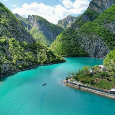 Albānijas mozaīka ar atpūtu pie jūras