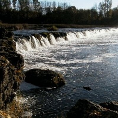 Kuldīgas puses kultūrvietas - Ēvalda Valtera piemiņas istaba Kurmālē, stāsts par kuršu ķoniņiem Ķoniņciemā, flīžu darbnīca ”AmaNORD" ciemā ar zīmīgu nosaukumu "KERAMIKA". Ventas rumbā lido zivis! 