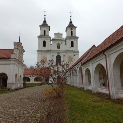 Lietuvas klosteri Lieldienu laikā - Šiauliai kalna skatu tornis, Šiluvas bazilika, Tituvēnu Vissvētākās Jaunavas Marijas klosteris, Palendru Sv. Benedikta klosteris. 
