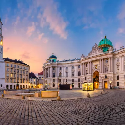 NARCIŠU PARĀDE AUSTRIJĀ: Vīne; Narcišu Svētki; Bad Aussee; Ziedu Parāde; Peldošo Ziedu Figūru Izrāde; Helbrunnas Pils; Zalcburga; Gilgena; Zwölferchorn Kalnu Virsotne