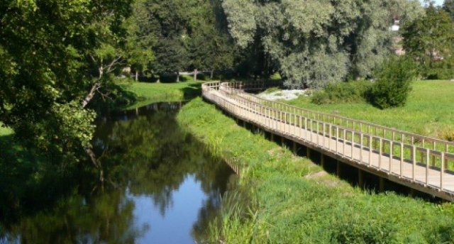 Pavasara putnu balsu koncerts Skaņākalna dabas parkā, Ungurpils peldošās salas un Staicele. "Vidusmeži " keramika un vakara tēja ar marmelādi ogu dārzā "Lielkalni" 