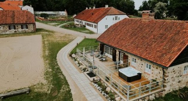 VIZBULĪŠU LAIKS! Iespaidīgā NURMUIŽAS pils un Nurmes baznīca. ENGURE - osta un Saieta nams, Diplomāts un Zušu parks! GARANTĒTS