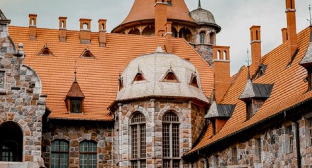 PILIS un ROKDARBI: CESVAINES PILS un trīs lieliskas izstādes. DZĒRBENES PILS un Jettiņas CIMDI. SMĒDES NAMS un “pakavu medības”!