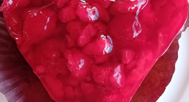 Vecrīgas romantiskie stāsti un izstāde "Buduārs" Modes muzejā. Izsmalcināts deserts un skats uz Vecrīgas jumtiem no Gūtenberga terases 