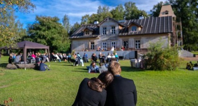 Pavasaris pie-Rīgas muižās: DAUDERU villa, INČUKALNA medību pils, APBUROŠĀ LANTES muiža! GARANTĒTS