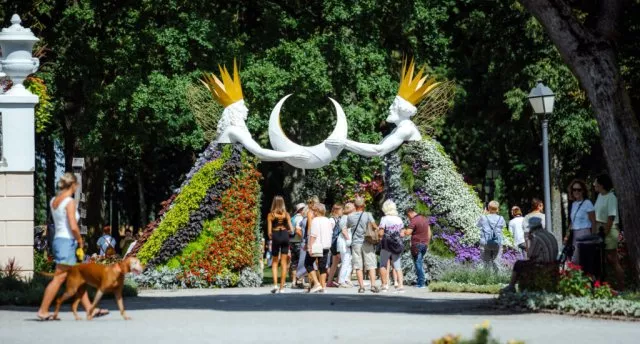 Uz PAKROJU! VASARAS Ziedu festivāls un ŠAUĻI! GARANTĒTS