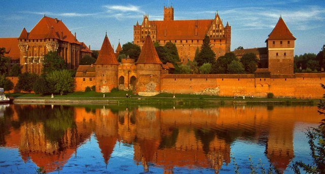 Ziemeļpolijas valdzinājums  :  Hitlera bunkurs, zemnieku kazas vecpoļu stila,Sopota,Gdaņska, Mikolaiki,Malborkas pils