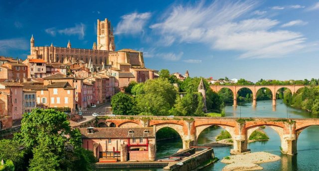 Maija svētki vijolīšu pilsētā Tulūzā