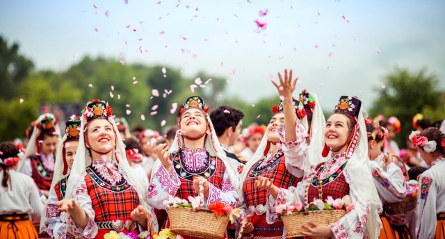 Священные места Болгарии и Праздник роз