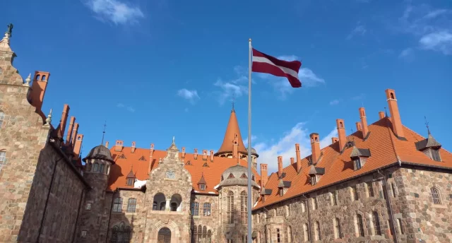 Varenās Vidzemes pilis - Cesvaine un Stāmeriena. Smēdes nama stāsts un brauciens ar kuģīti Alūksnes ezerā