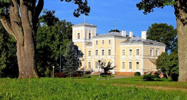 Greznās Vidzemes pilis - ziedu svētki Igates pilī, greznie Bīriņi, Puikules muiža. Pēcpusdienas krāsas Saulkrastu Baltajā kāpā un brauciens pa Gauju ar kuģīti "Sarnikau" 