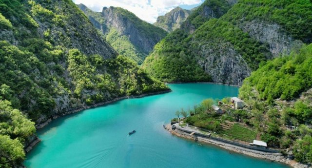 Albānijas mozaīka ar atpūtu pie jūras