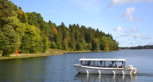 Rudens svētdiena Ziemeļvidzemes skatu torņos un dabā - Korneti, Dēliņkalns un ainaviskā Opekalna baznīca. Alūksne no kuģīša klāja un Mišu Medus muzejs Raipala ezera krastā 