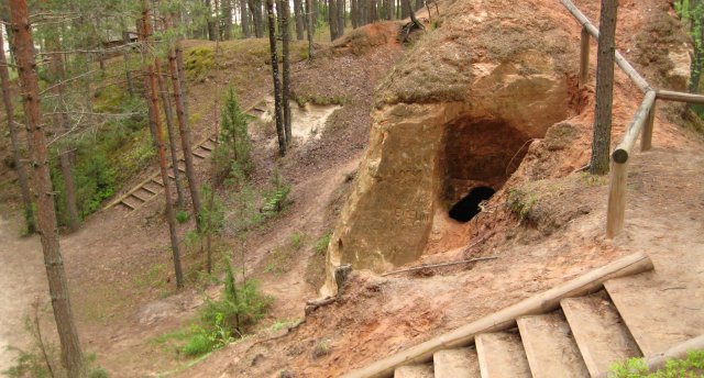 Ejam dabā Igaunijā! Skatu tornis kā putna ligzda, Verijervs jeb Asins ezers, ielūkojies Piusas alās un Illumetsas meteorīta krāteros, nopeldies purva ezerā!