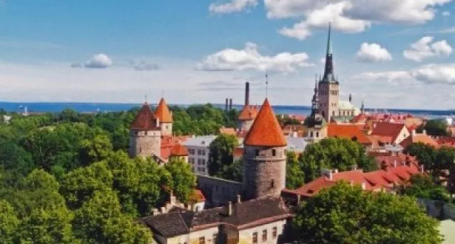 Viduslaiku dienas Tallinas vecpilsētā un Kadriorgas pils - baroka pērle gleznaina parka vidū! 