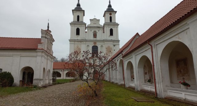 Lietuvas klosteri Lieldienu laikā - Šiauliai kalna skatu tornis, Šiluvas bazilika, Tituvēnu Vissvētākās Jaunavas Marijas klosteris, Palendru Sv. Benedikta klosteris. 