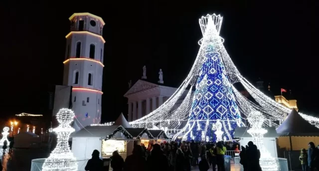 Ziemassvētku ceļojums uz Viļņu! Ziemassvētku tirdziņš Katedrāles laukumā, Viļņas vecpilsēta un darbošanās piparkūku darbnīcā 