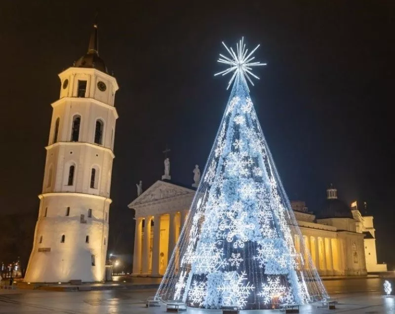 Ziemassvētku sajūtas meklējumos Lietuvā. Ar gaismas festivāliem! Šauļi, Jonava, Viļņa, Taujēnu un Pakrojas muižas.