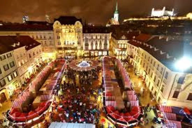Baltā Ziemassvētku pasaka! Dāvanas, karstvīns un krāšņākie Ziemassvētku tirdziņi – Vīne, Bratislava, Brno!