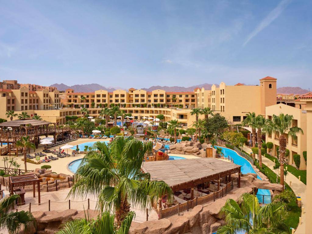 CORAL SEA AQUA CLUB RESORT 4★