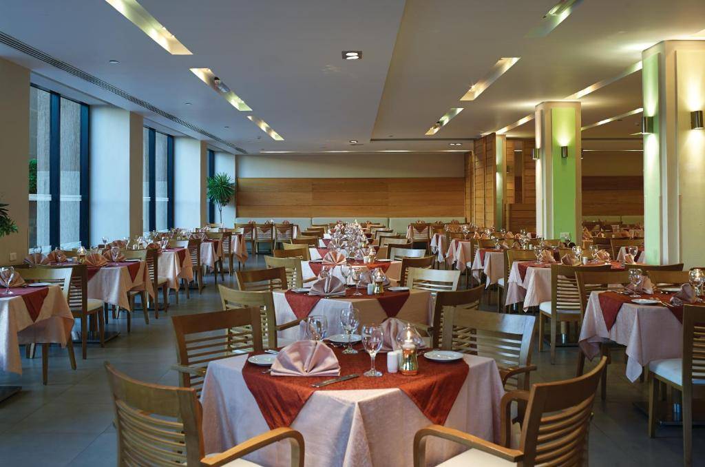 CORAL SEA AQUA CLUB RESORT 4★