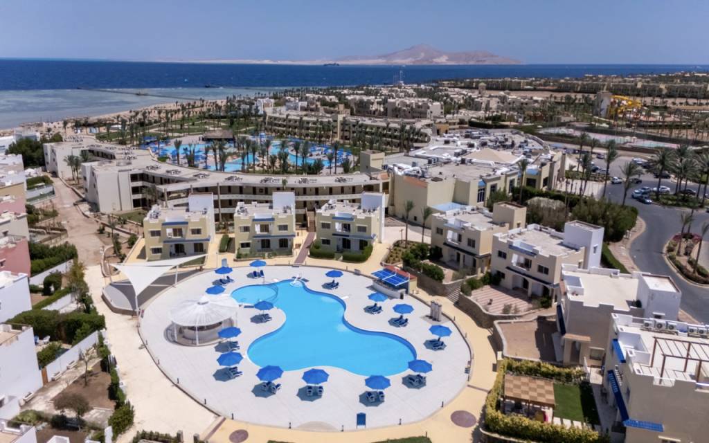 AMWAJ OYOUN RESORT 4★