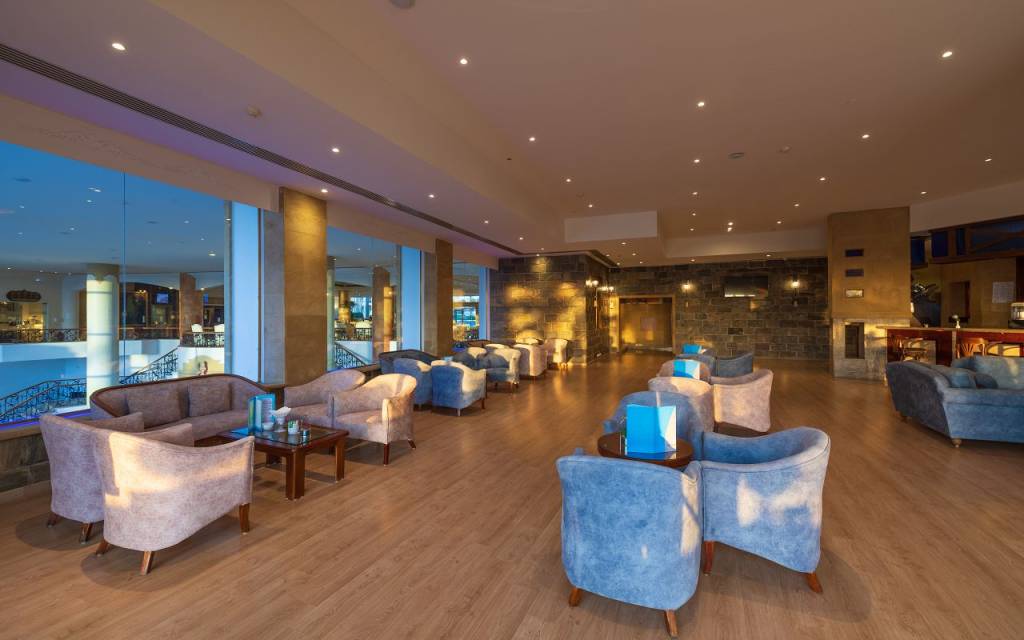 AMWAJ OYOUN RESORT 4★