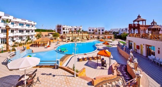 Viesnīcas skats Ēģiptē, Hurgada ar baseinu