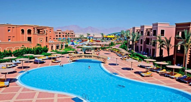 Viesnīcas skats Ēģiptē, Hurgada ar baseinu