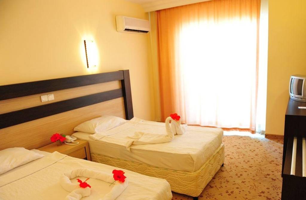 KLAS MORE BEACH HOTEL 5★