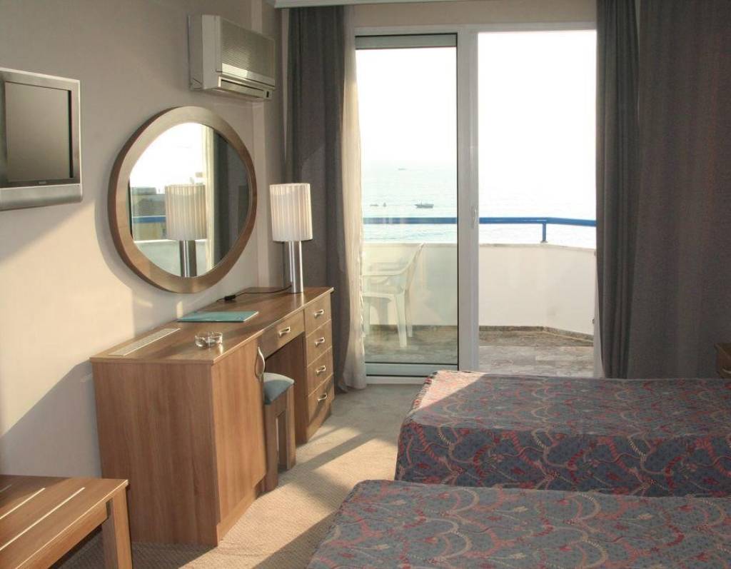 ELYSEE BEACH HOTEL 3★