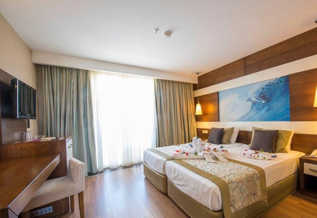 ADELLA SIDE HOTEL 4★