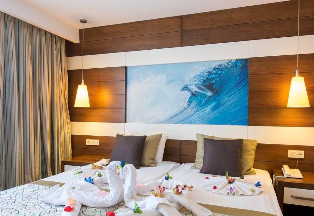 ADELLA SIDE HOTEL 4★