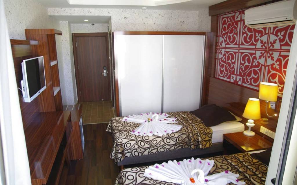 GRAND BAHRAN HOTEL (EX. AS BLUE COAST) (tikai pieaugušajiem, 16+) 4★