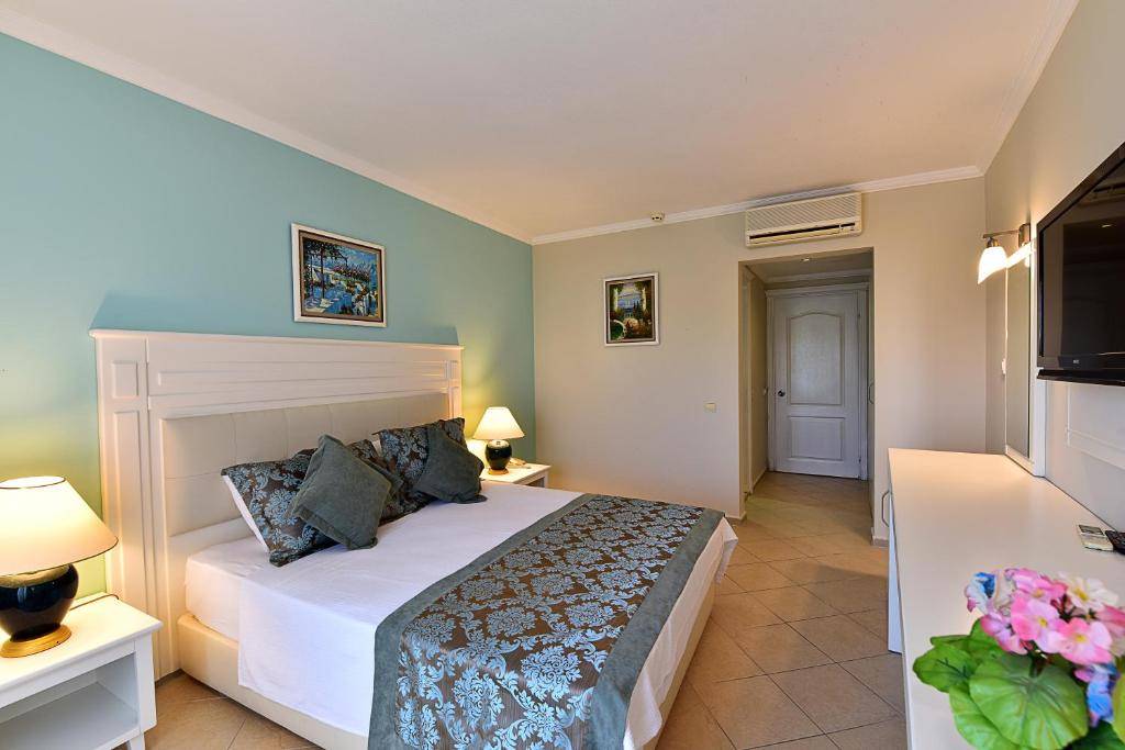 AYAZ AQUA BEACH HOTEL 4★