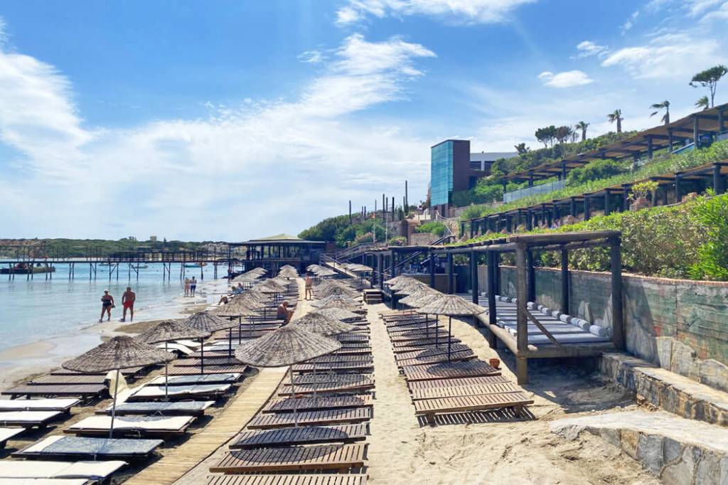 LAUR HOTEL EXPERIENCE & LAUR HOTELS ELEGANCE 5★