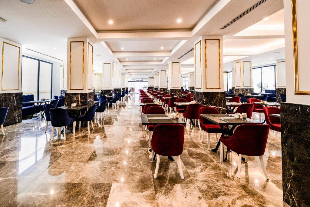 GRANADA LUXURY RED (tikai pieaugušajiem, 16+) 5★