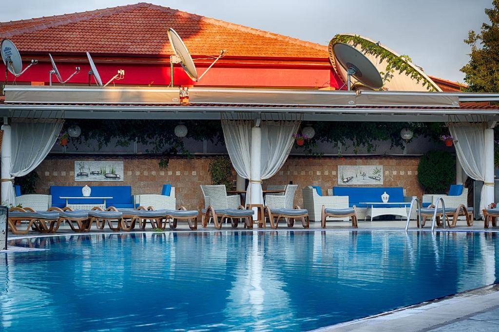 ROMANCE BEACH HOTEL 4★