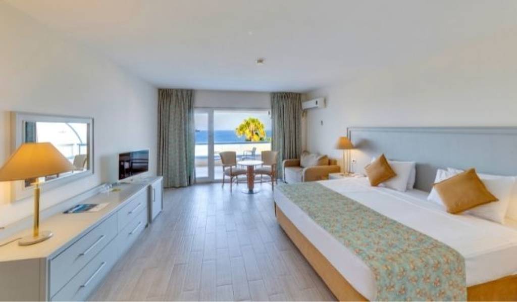 THE GRAND BLUE SKY HOTEL 4★