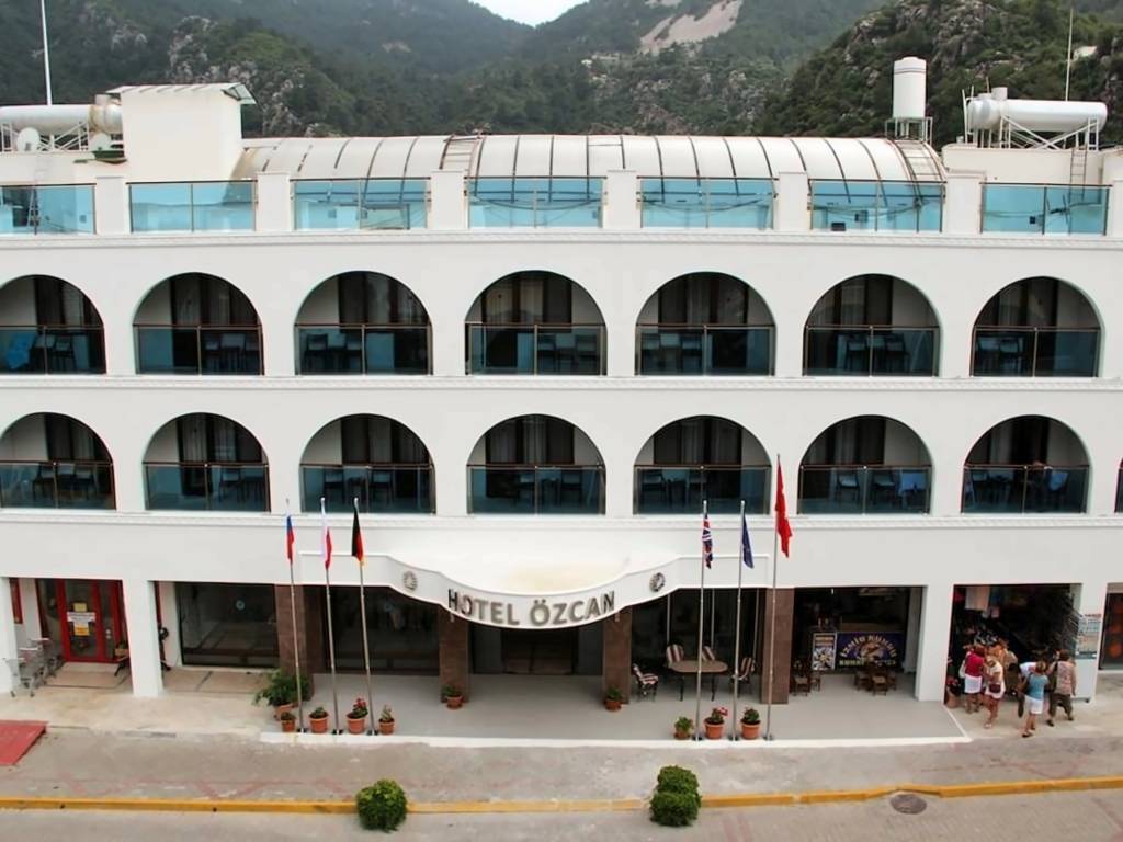 OZCAN BEACH HOTEL 3★
