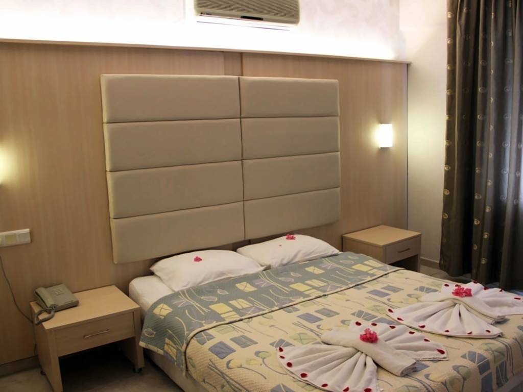 OZCAN BEACH HOTEL 3★