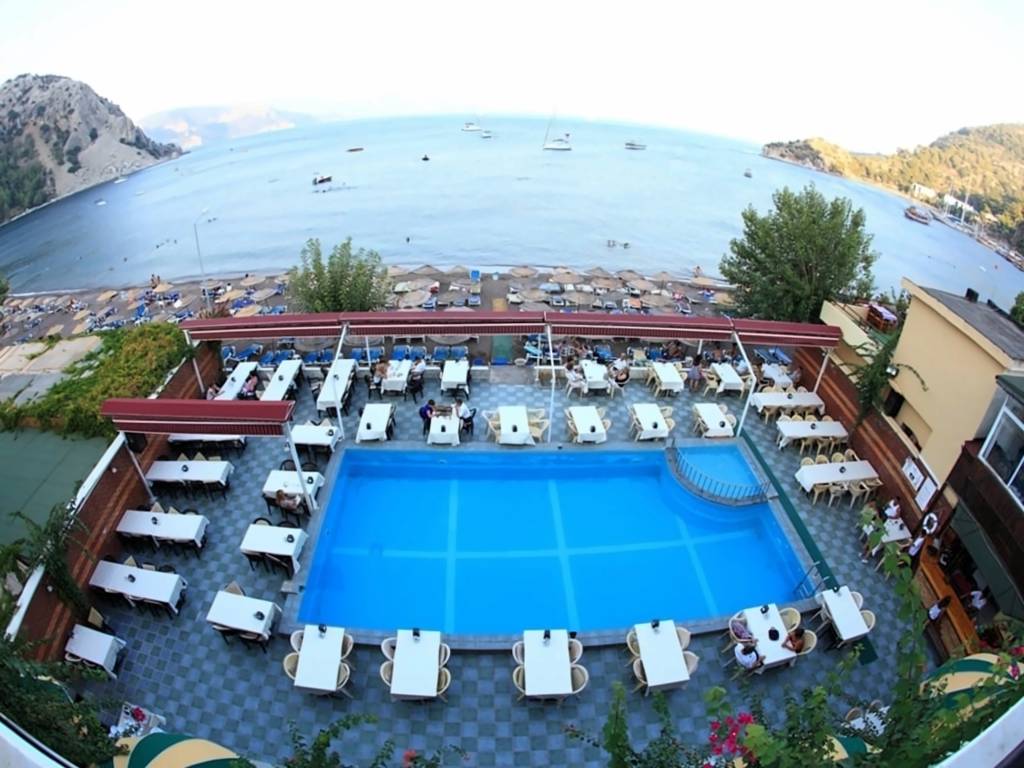 OZCAN BEACH HOTEL 3★