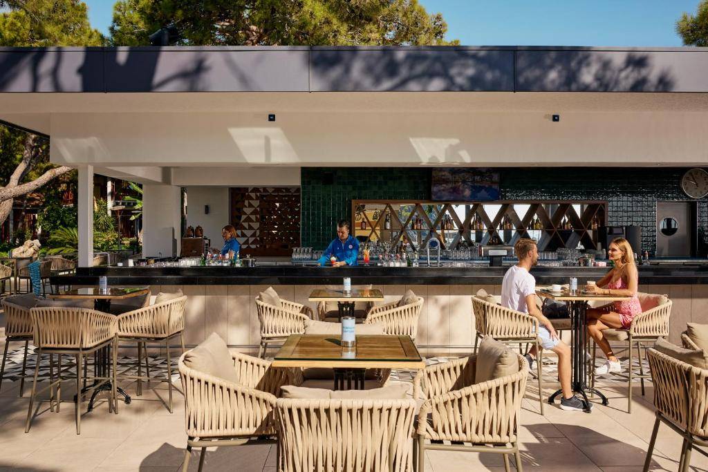 ROBINSON CAMYUVA (tikai pieaugušajiem) 5★