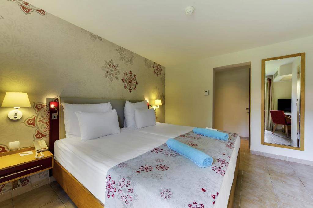 ROBINSON CAMYUVA (tikai pieaugušajiem) 5★