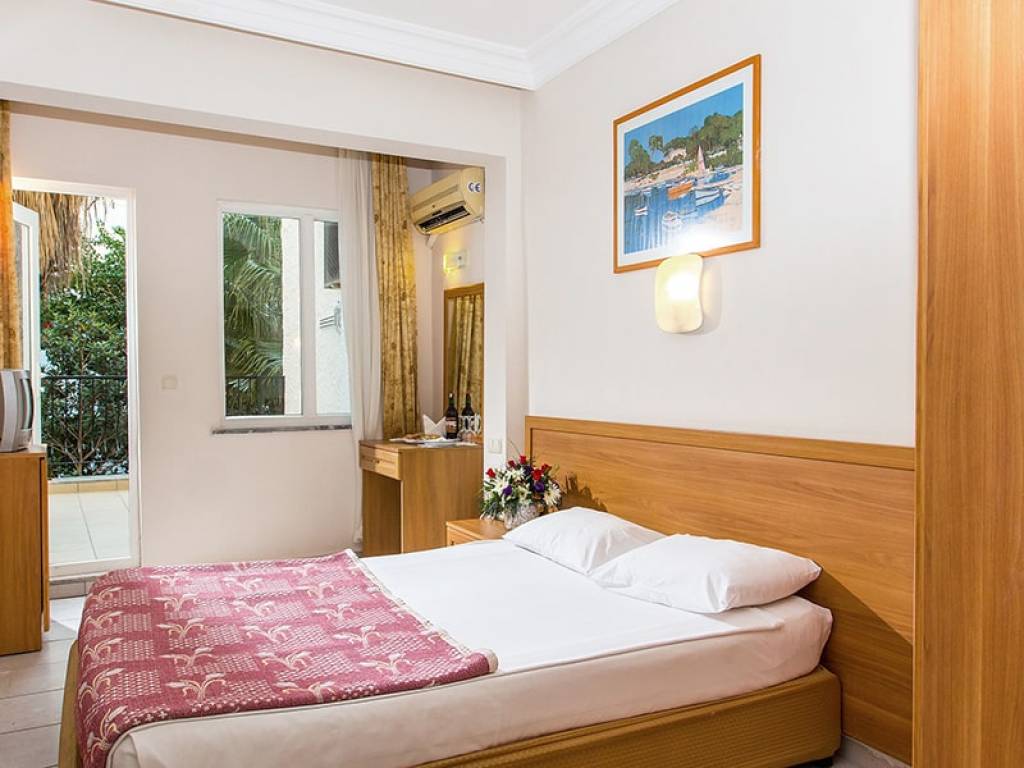 LARISSA BEACH CLUB HOTEL (EX. SUNRISE BEACH SIDE) 4★