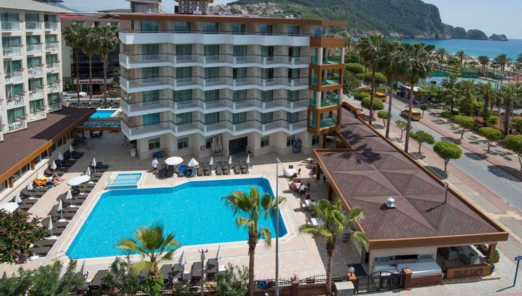 RIVIERA HOTEL & SPA 4★