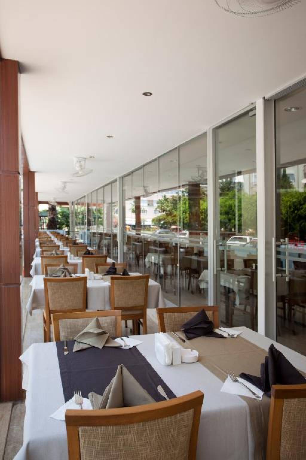RIVIERA HOTEL & SPA 4★